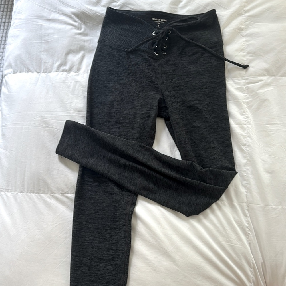 Women’s year of ours Small grey tie waist leggings is a butter soft fabric